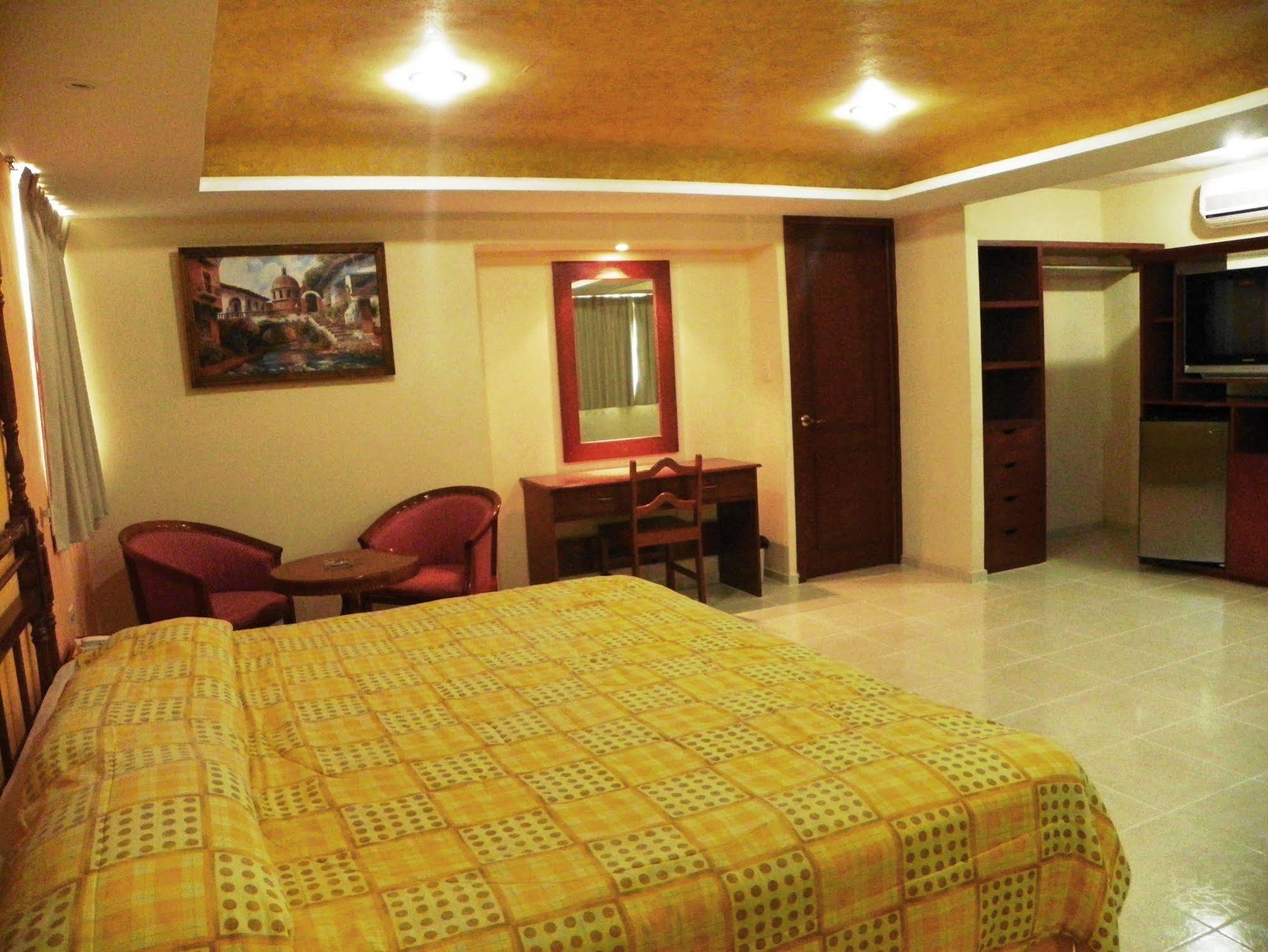 Hotel El Marques Mérida Buitenkant foto